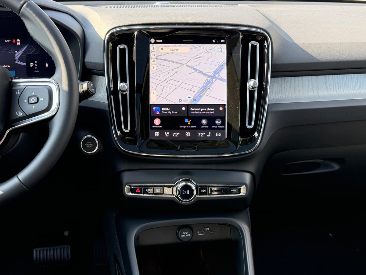 2026 Volvo XC40 - Image 12