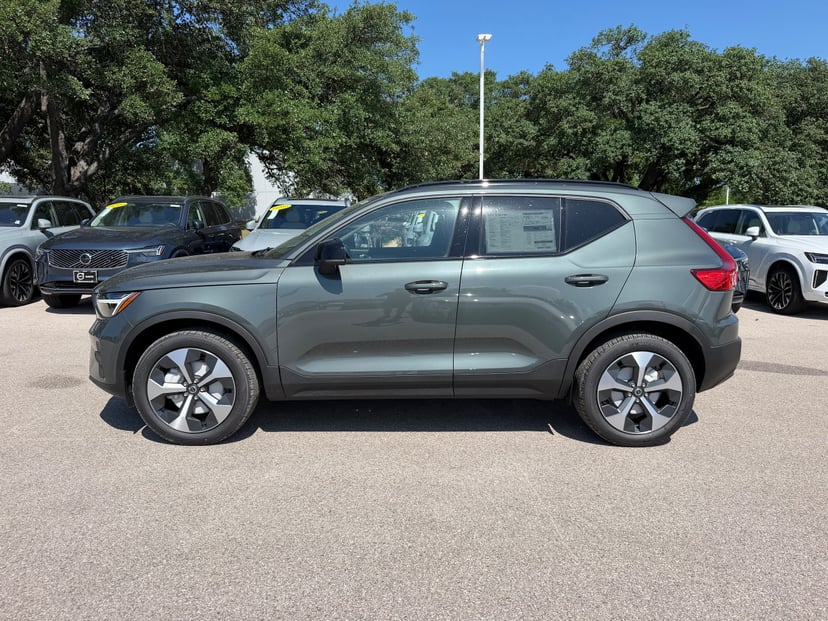 2026 Volvo XC40 - Image 2