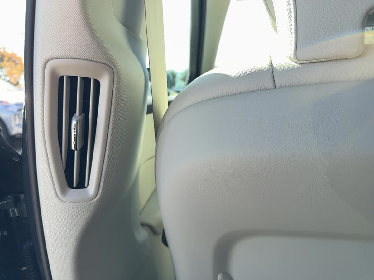 2026 Volvo V60 Cross Country - Image 16