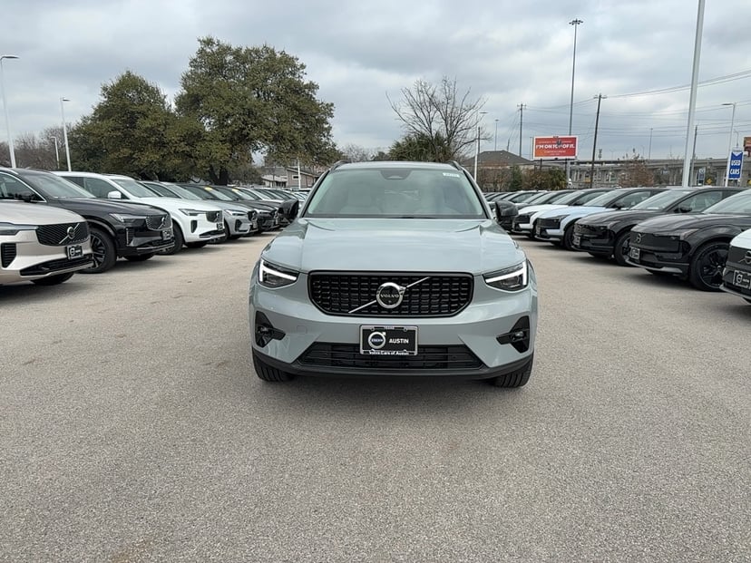 2026 Volvo XC40 - Image 8