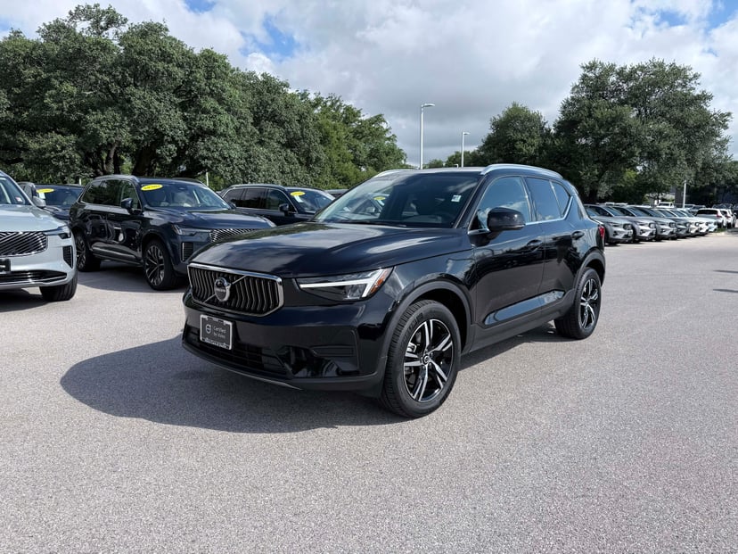 2025 Volvo XC40 - Image 1