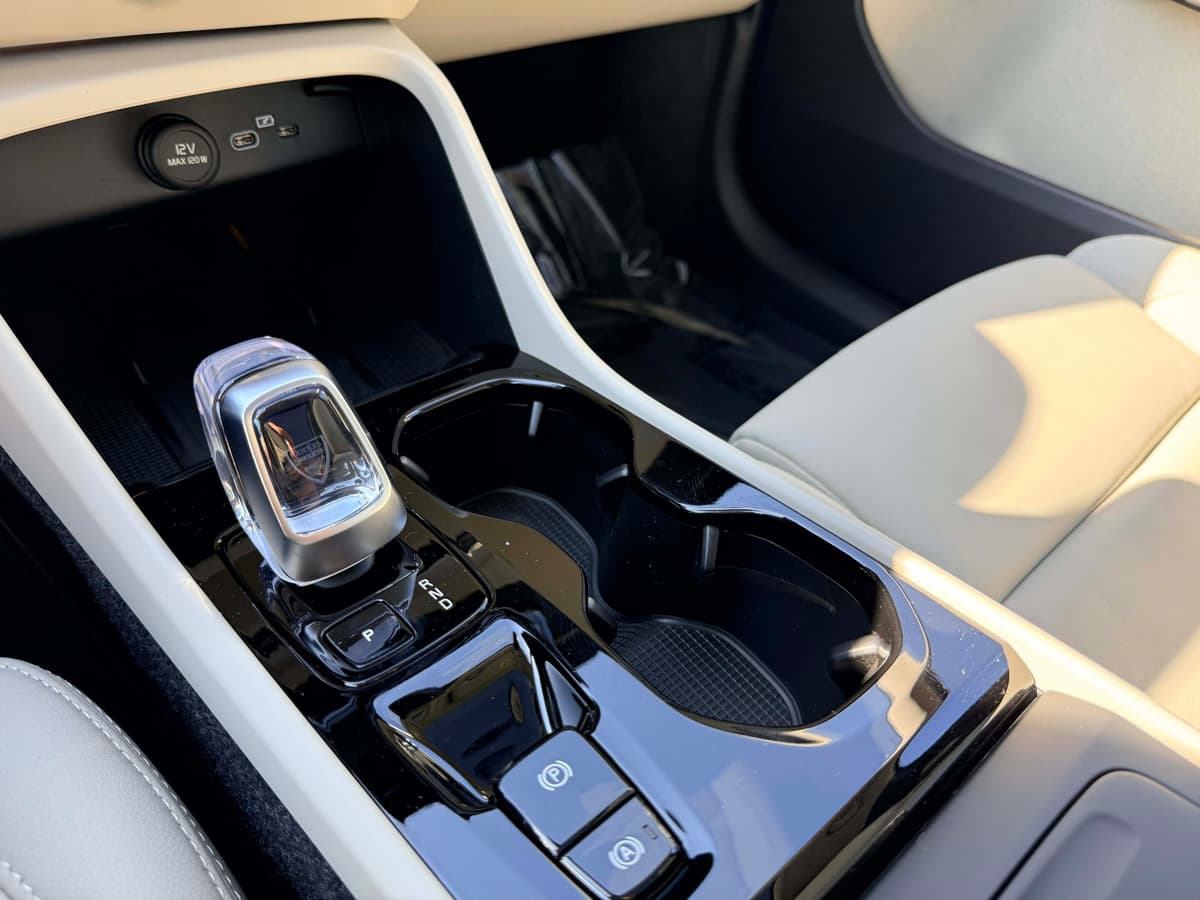 2026 Volvo XC40 - Image 22