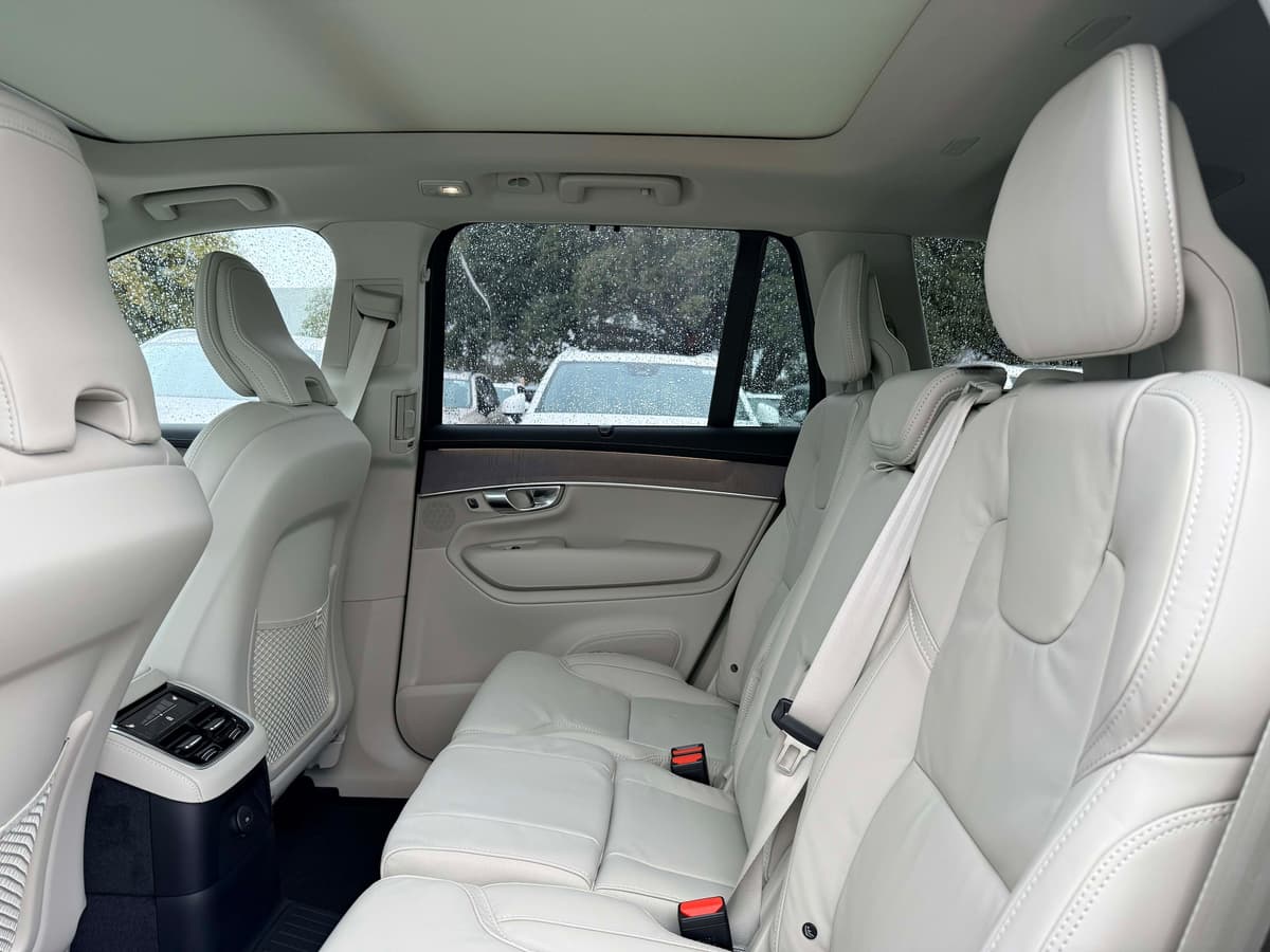 2026 Volvo XC90 plug-in hybrid - Image 15
