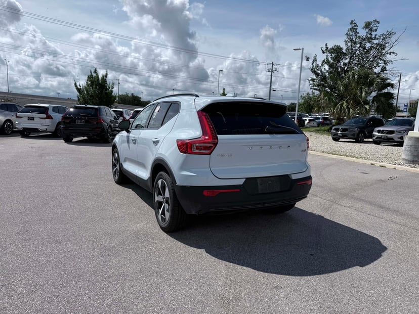 2026 Volvo XC40 - Image 2