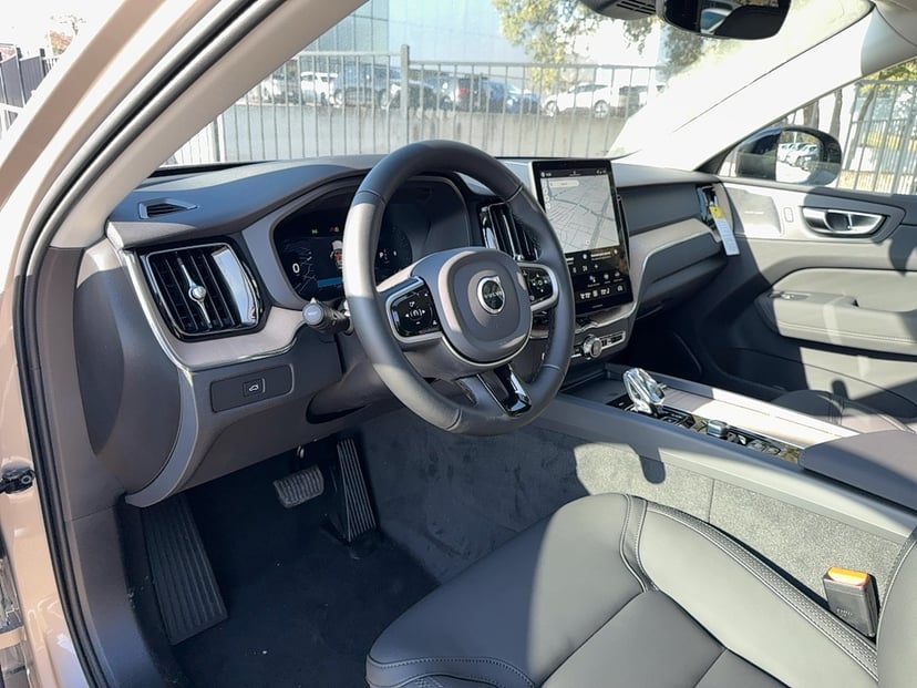 2026 Volvo XC60 - Image 12