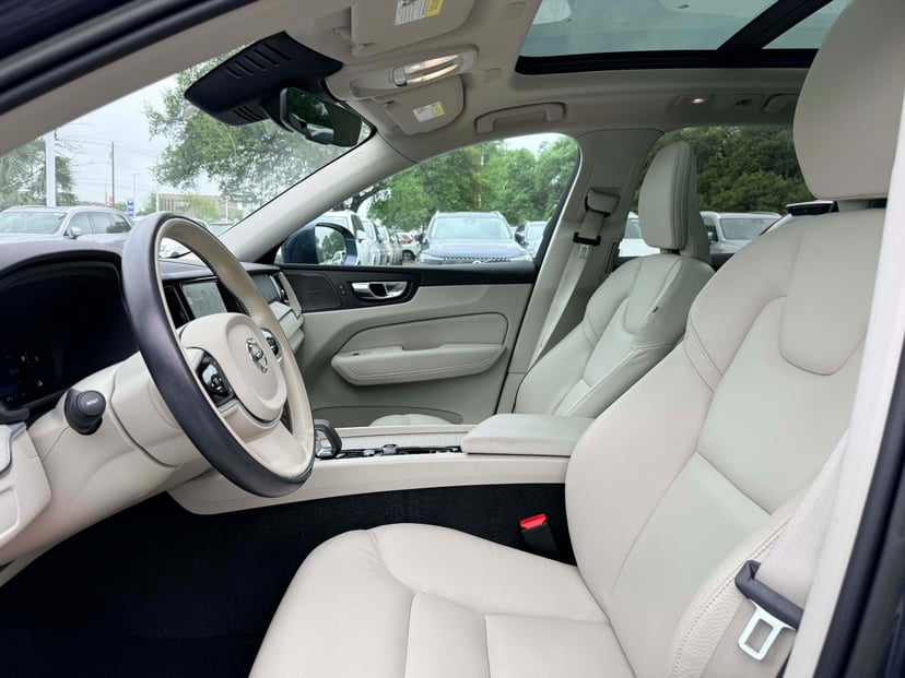 2023 Volvo XC60 - Image 9