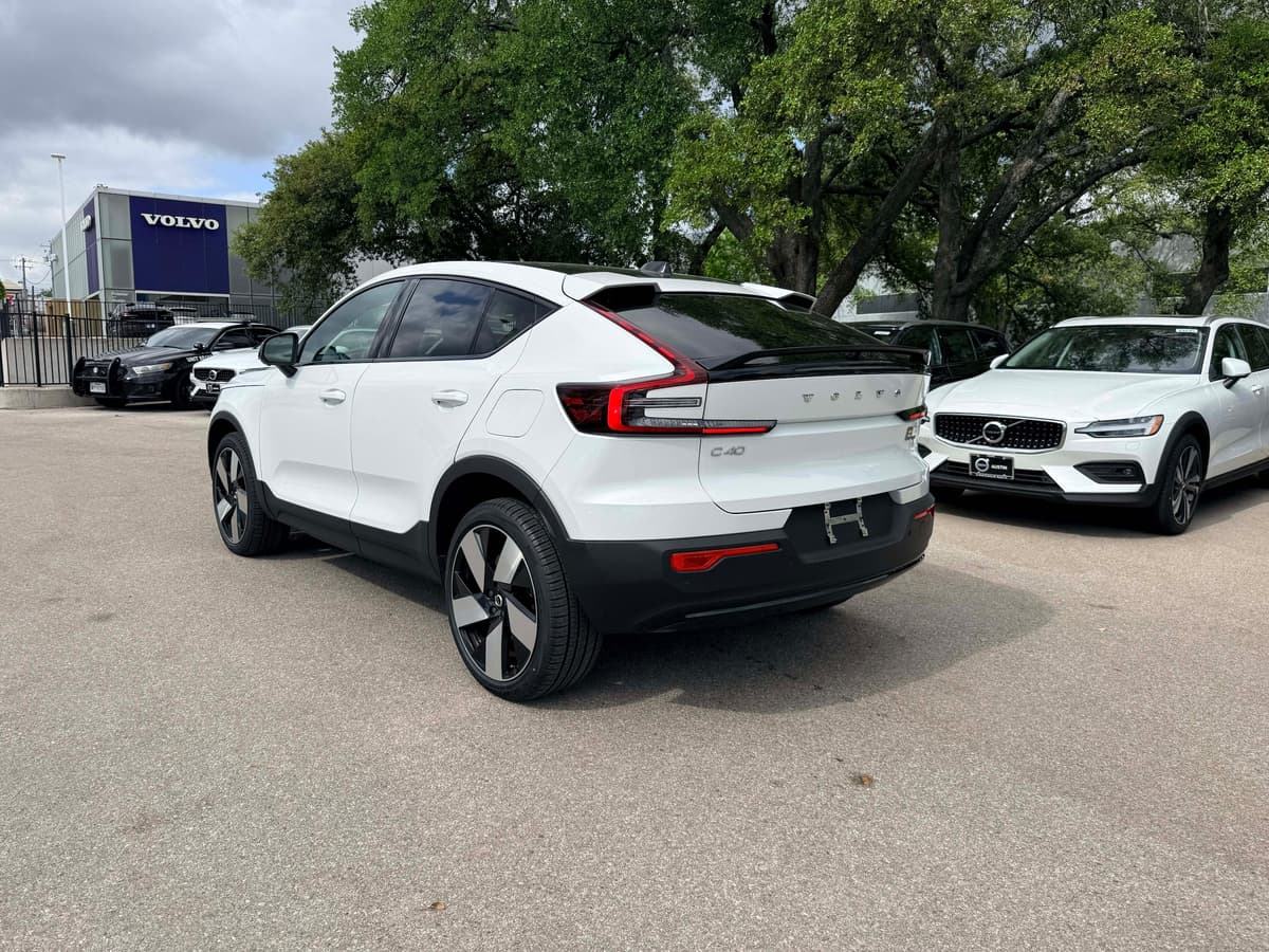 2023 Volvo C40 Recharge Pure Electric - Image 4