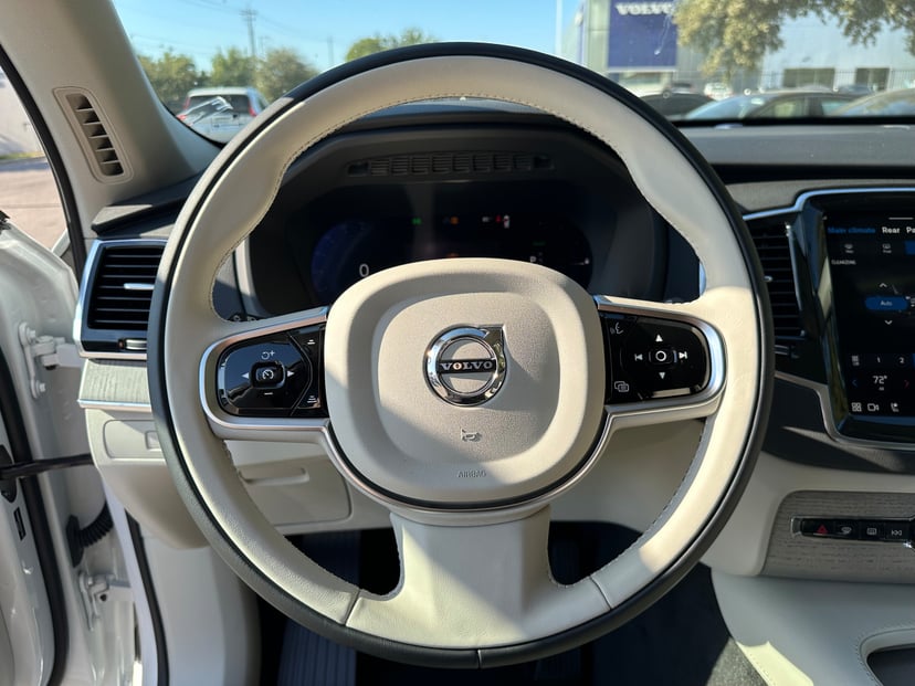 2025 Volvo XC90 plug-in hybrid - Image 13