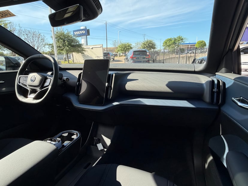 2026 Volvo EX30 - Image 10