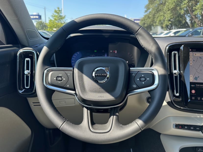 2026 Volvo XC40 - Image 12