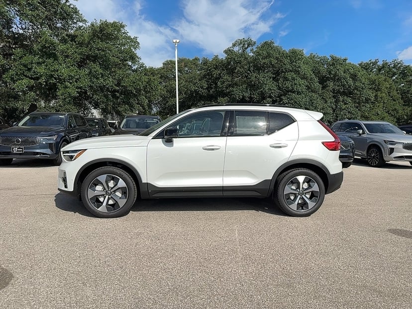 2026 Volvo XC40 - Image 2