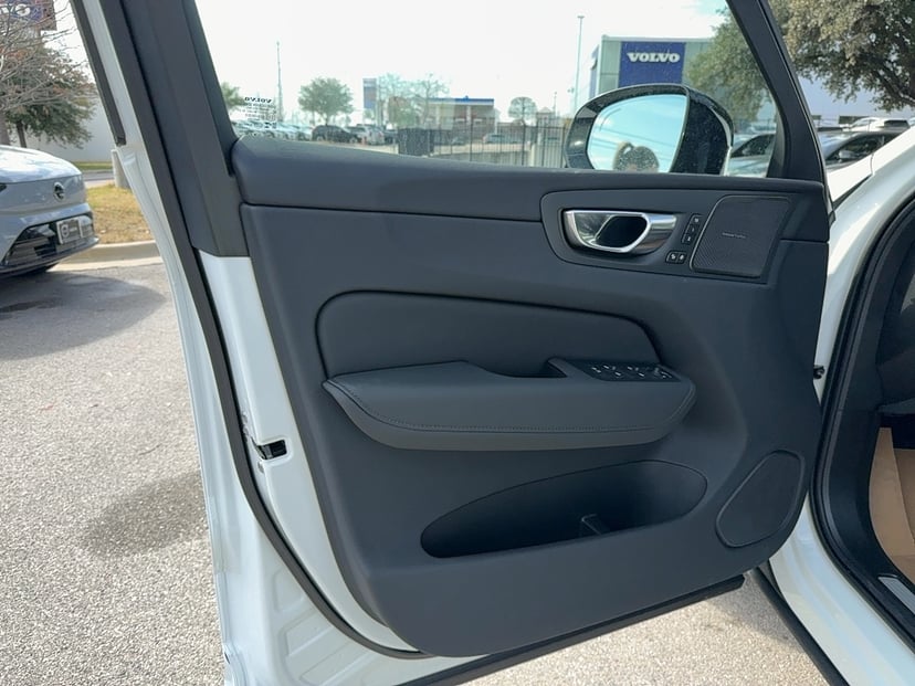 2026 Volvo XC60 - Image 10