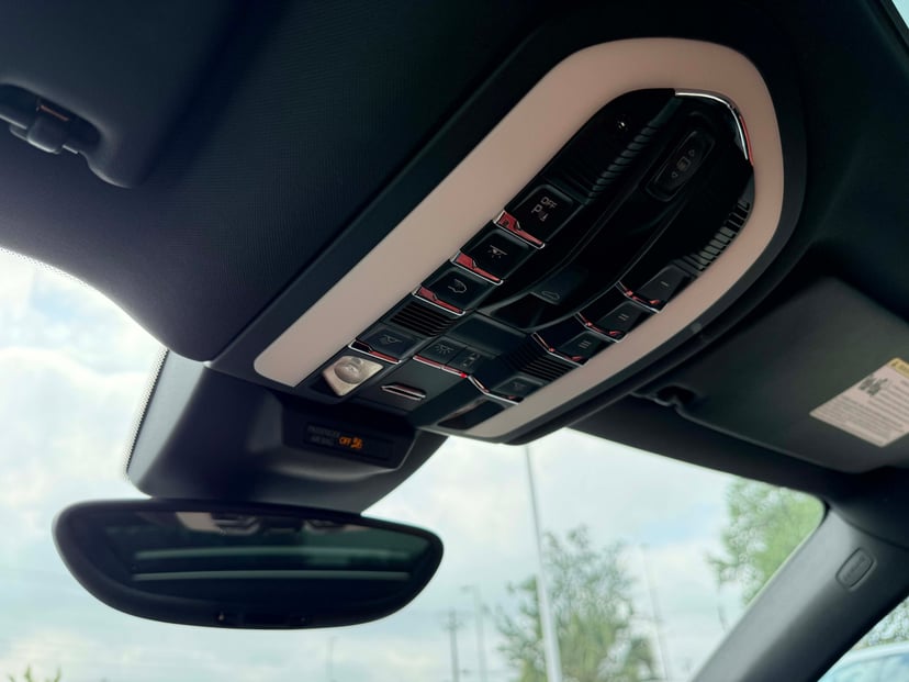 2018 Porsche Macan - Image 27