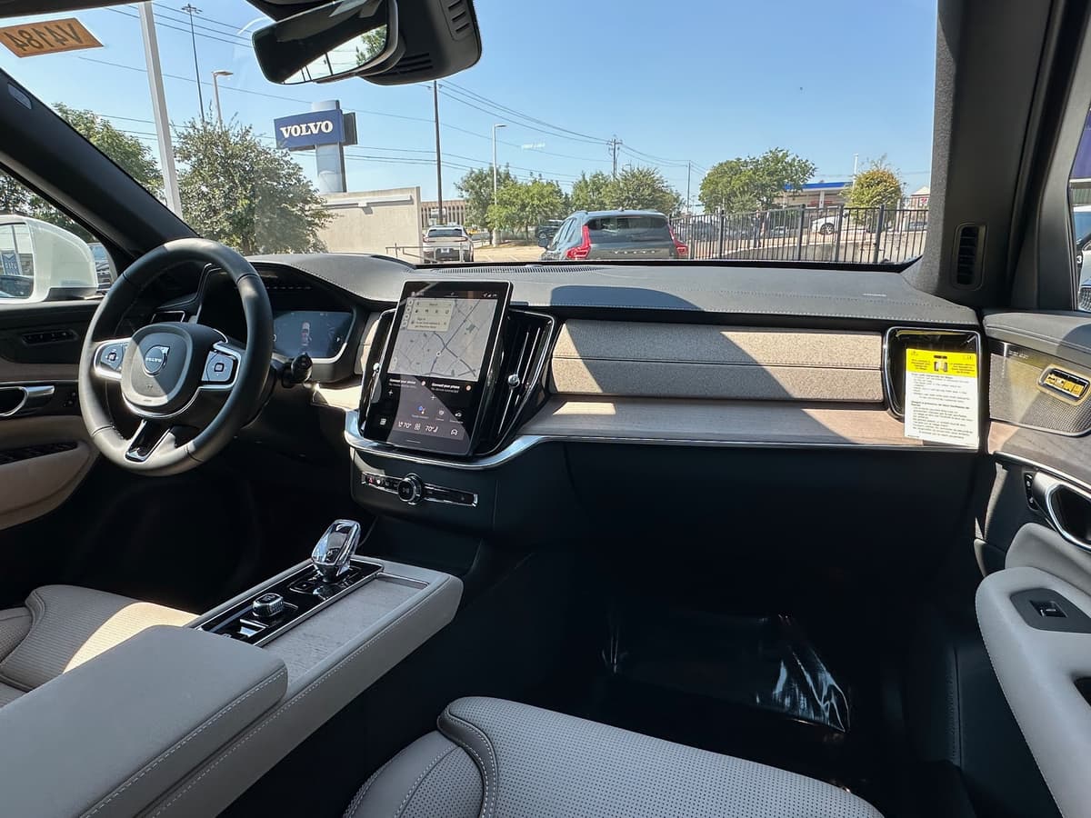 2026 Volvo XC90 - Image 11