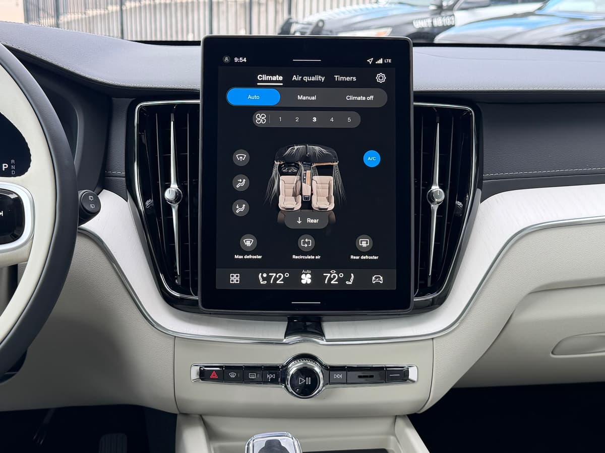 2026 Volvo XC60 - Image 12