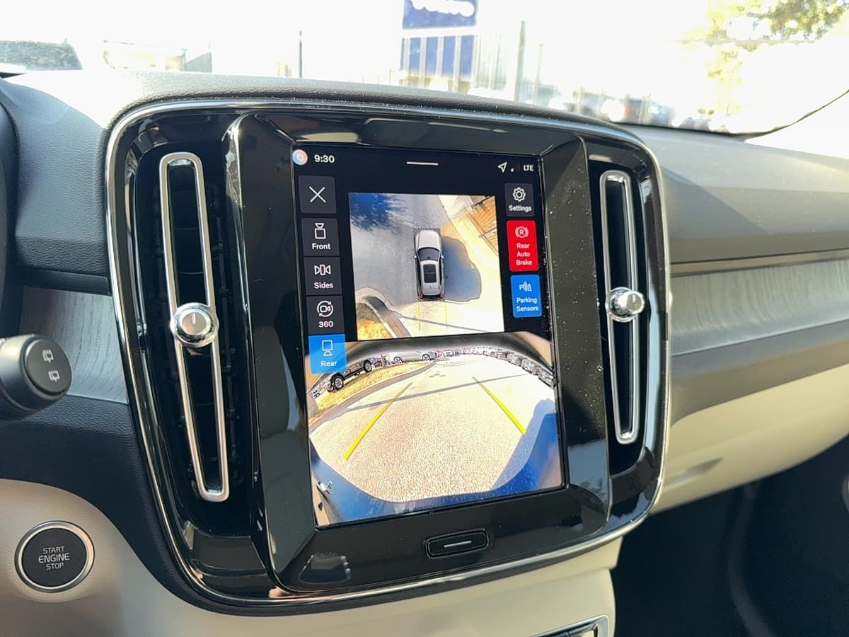 2026 Volvo XC40 - Image 18