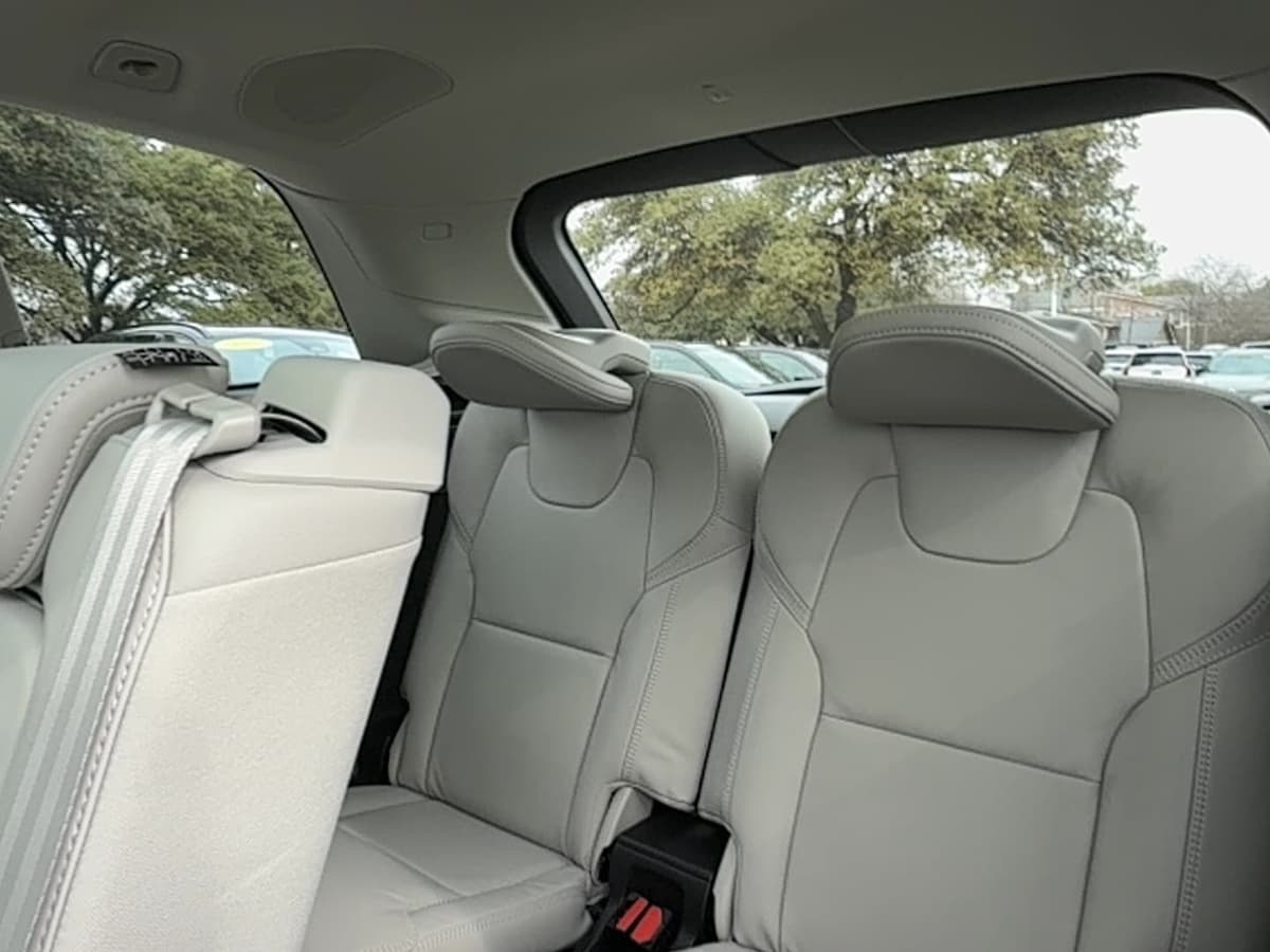 2026 Volvo XC90 plug-in hybrid - Image 17