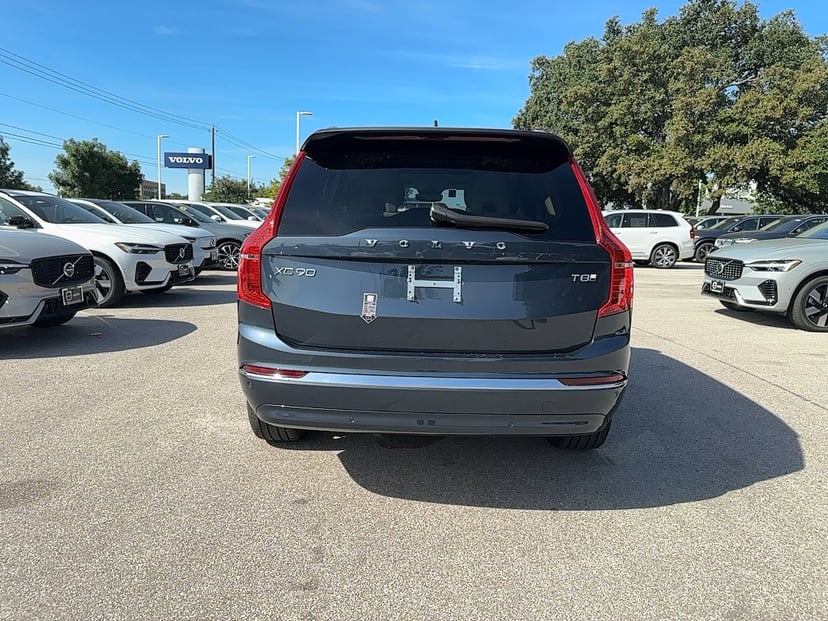 2025 Volvo XC90 plug-in hybrid - Image 4