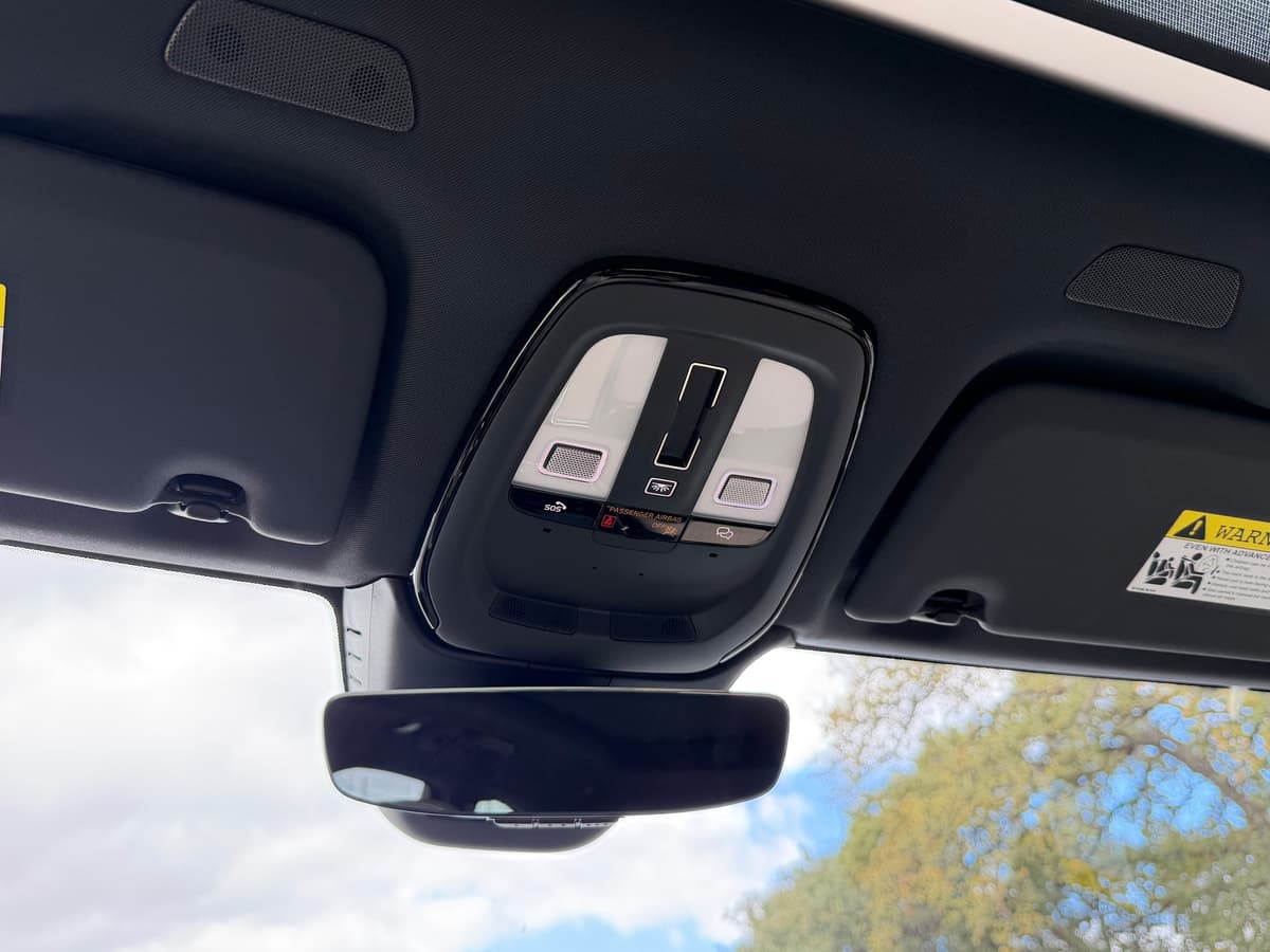 2026 Volvo XC60 plug-in hybrid - Image 15