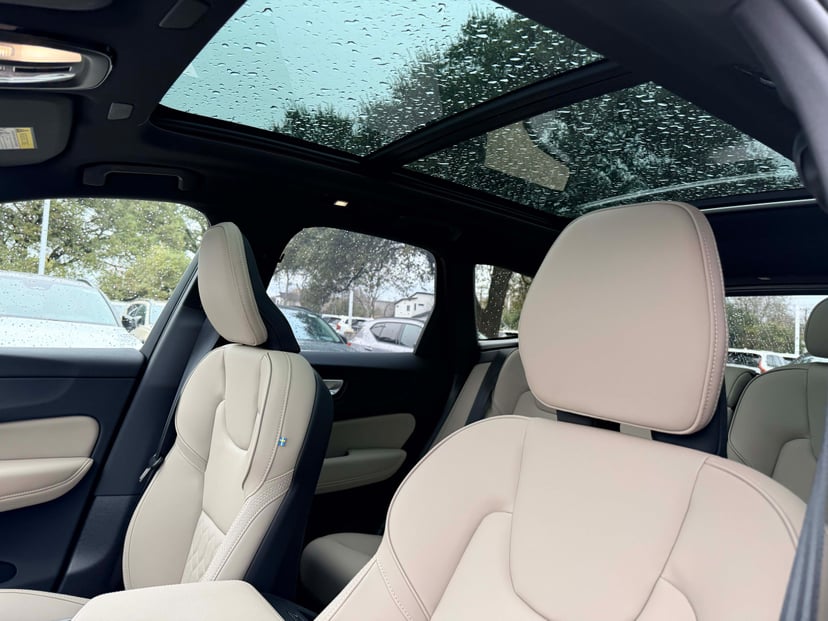 2026 Volvo XC60 - Image 13