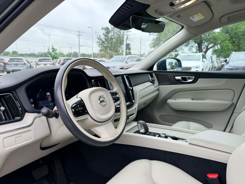 2023 Volvo XC60 - Image 8