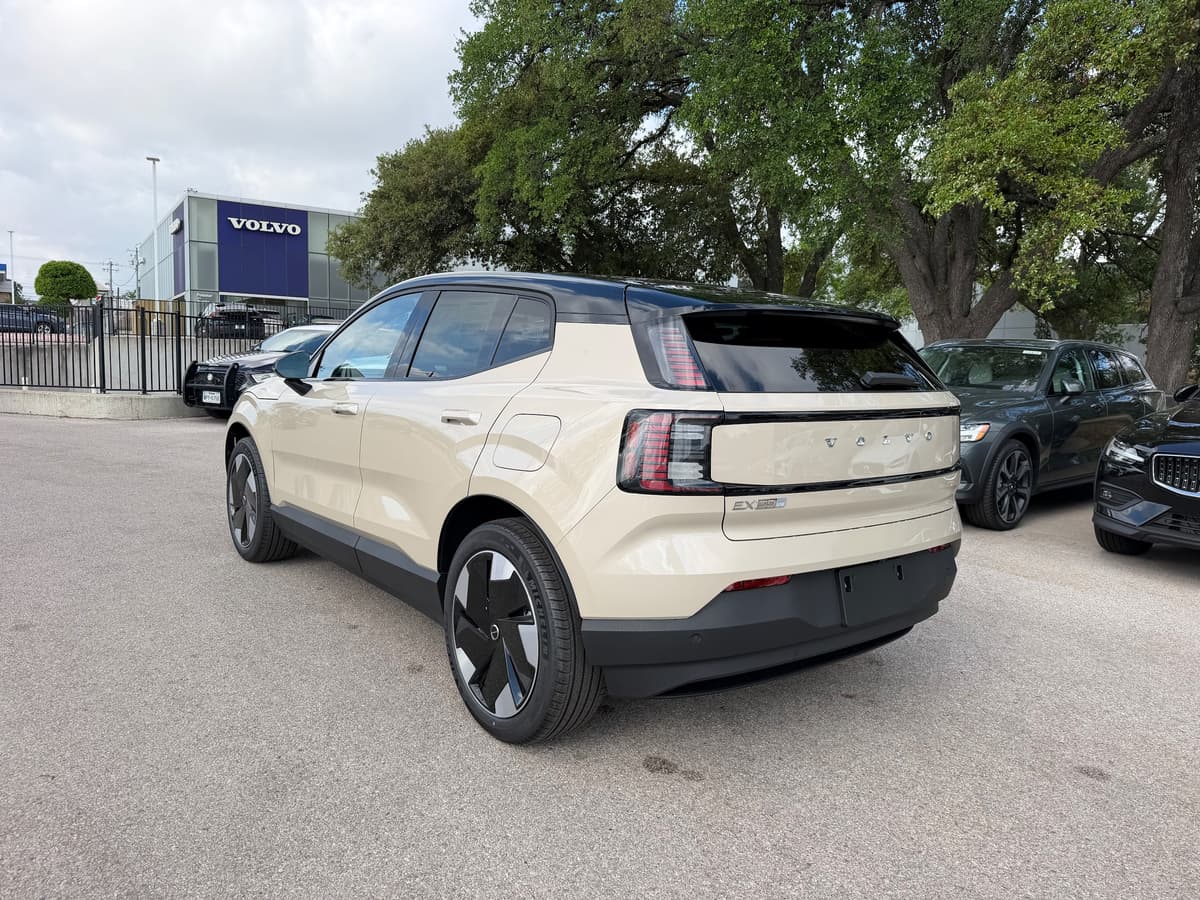 2026 Volvo EX30 - Image 4