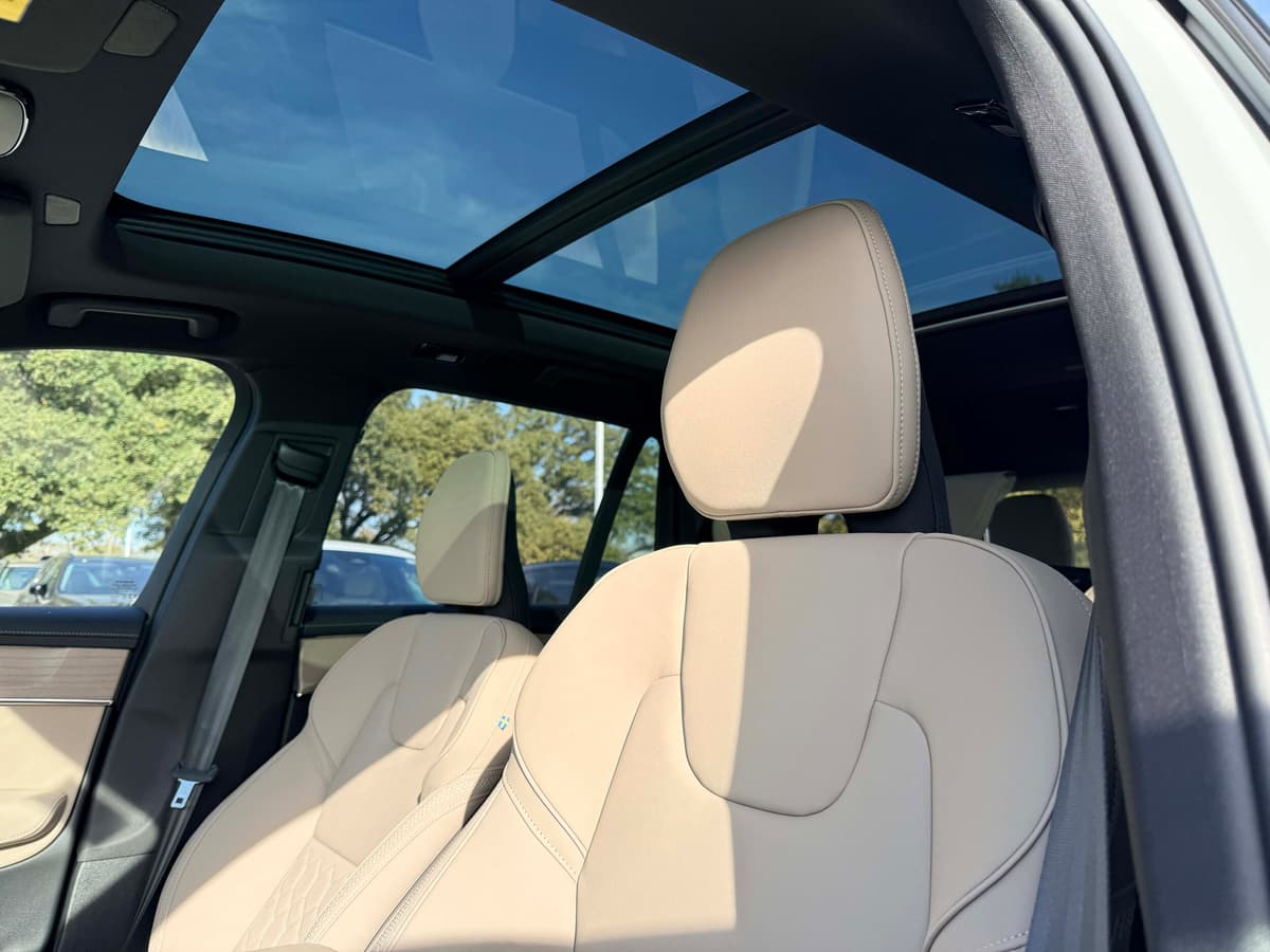 2026 Volvo XC90 plug-in hybrid - Image 13