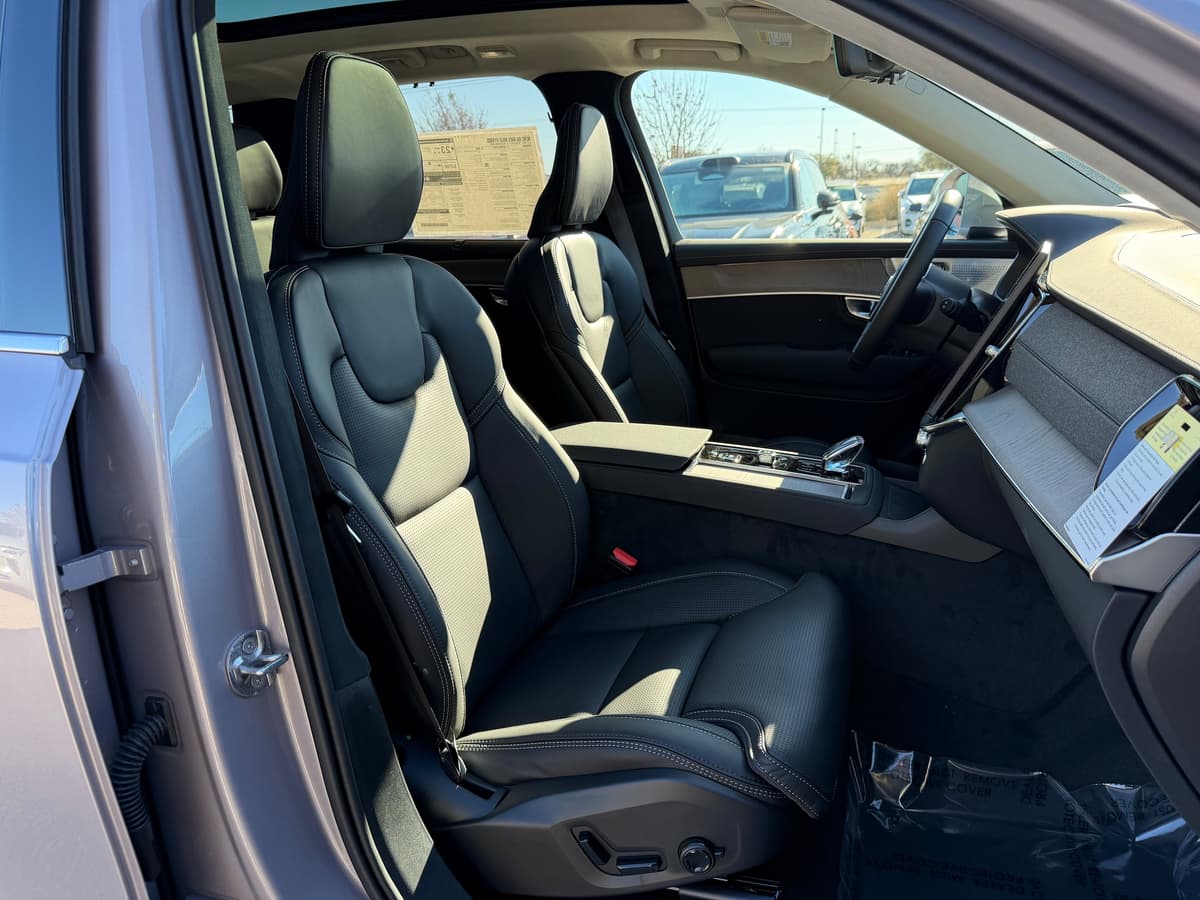 2026 Volvo XC90 - Image 8