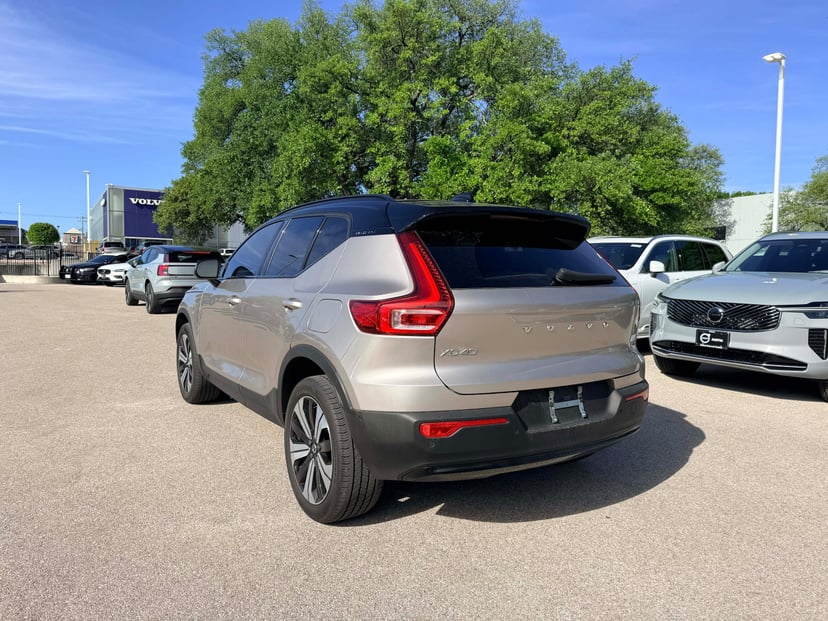 2023 Volvo XC40 Recharge Pure Electric - Image 3