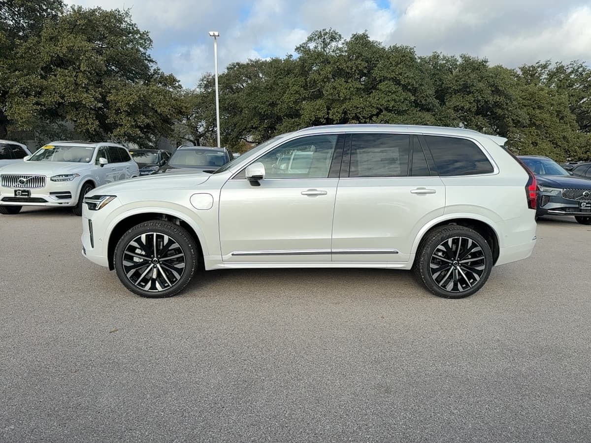 2026 Volvo XC90 plug-in hybrid - Image 3