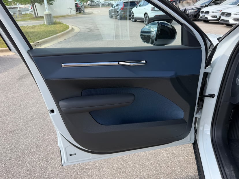 2026 Volvo EX30 - Image 17