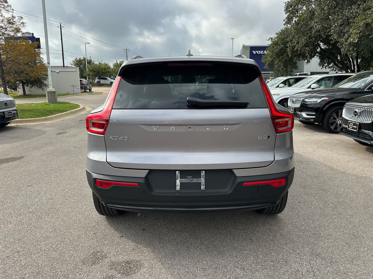 2026 Volvo XC40 - Image 5