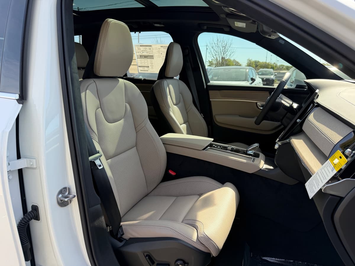 2026 Volvo XC90 plug-in hybrid - Image 8