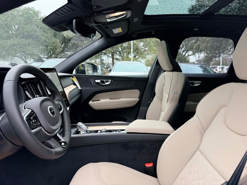 2026 Volvo XC60 - Image 12