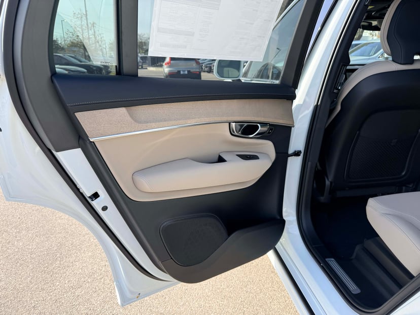 2026 Volvo XC90 plug-in hybrid - Image 14