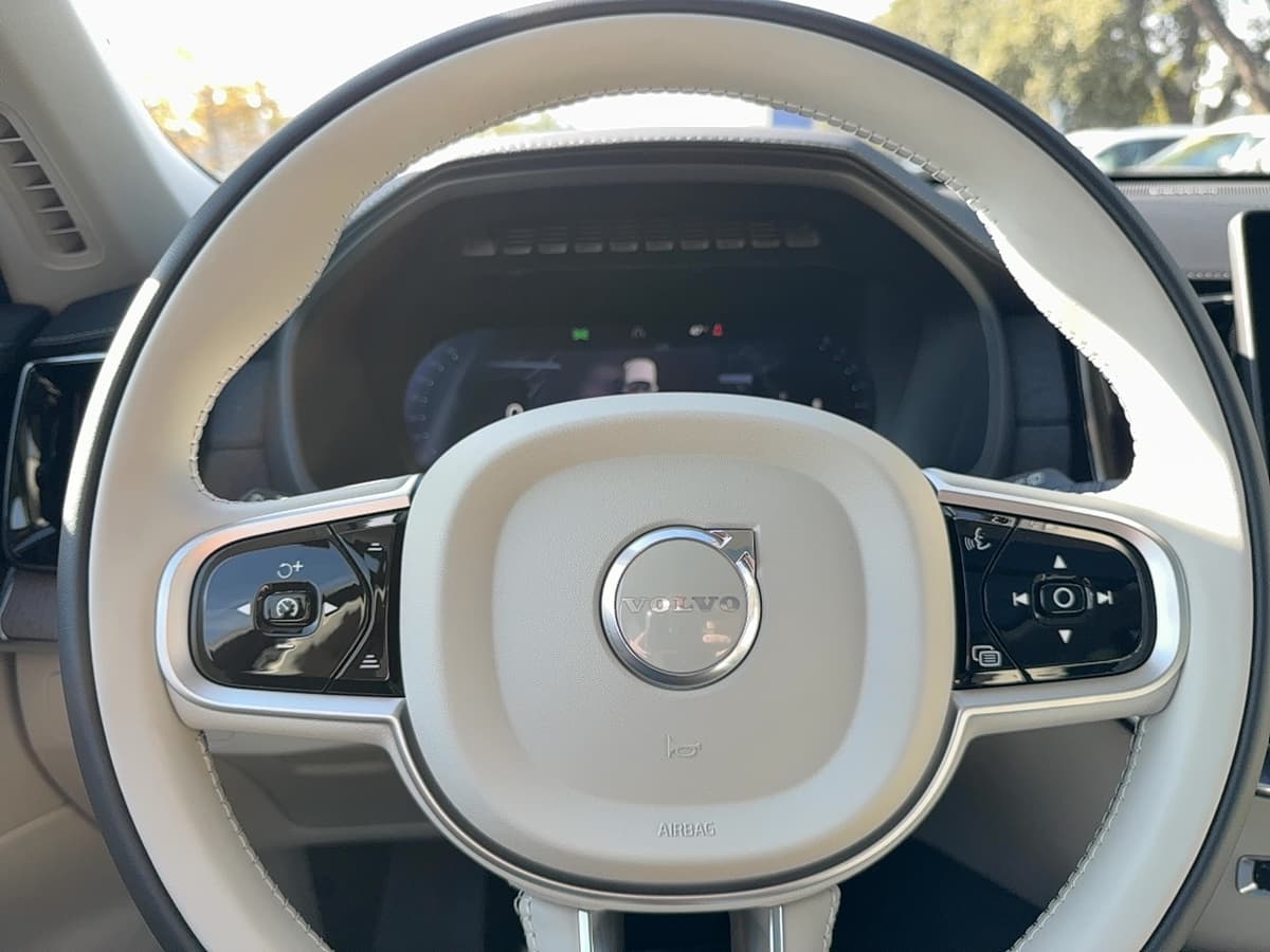 2026 Volvo XC90 - Image 21