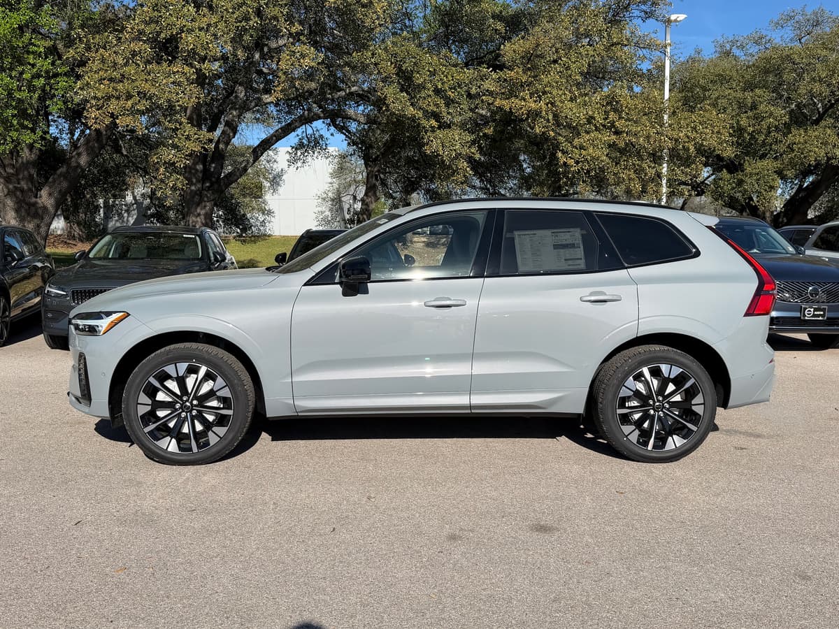 2026 Volvo XC60 - Image 3