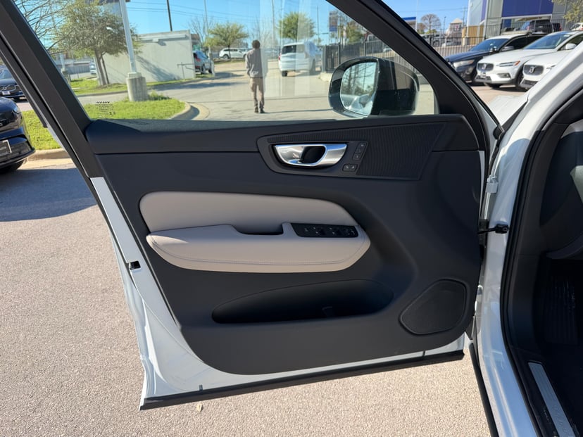 2026 Volvo XC60 - Image 16