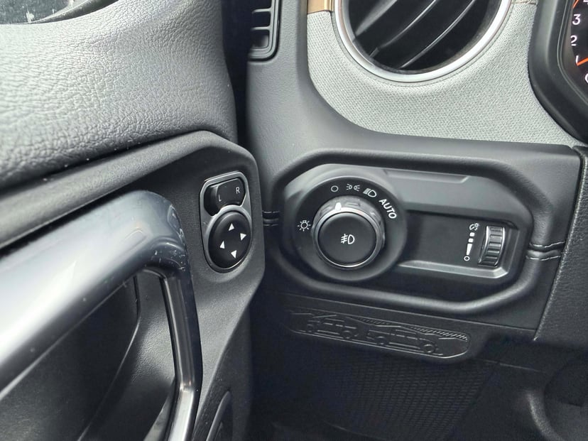 2025 Jeep Wrangler - Image 18