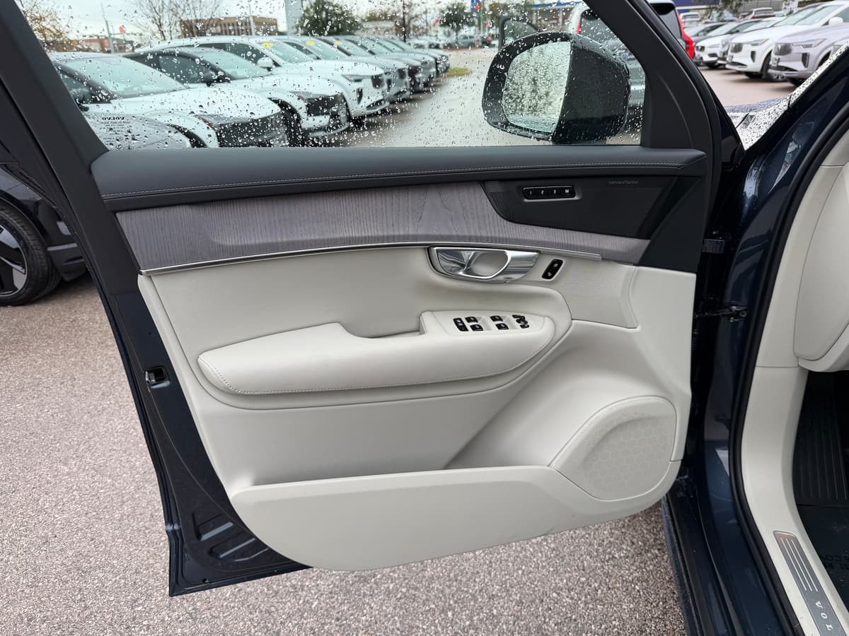 2026 Volvo XC90 - Image 18
