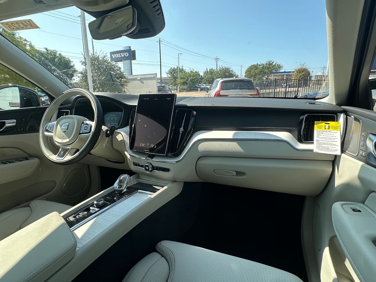 2026 Volvo XC60 - Image 10