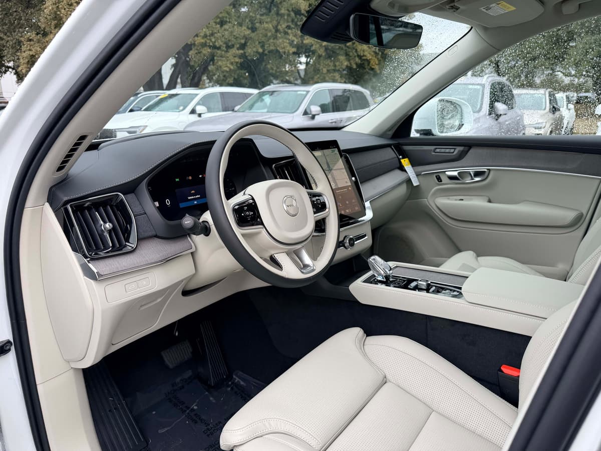 2026 Volvo XC90 plug-in hybrid - Image 11