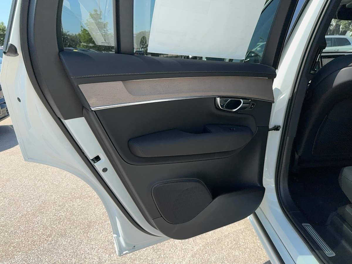 2025 Volvo XC90 - Image 16