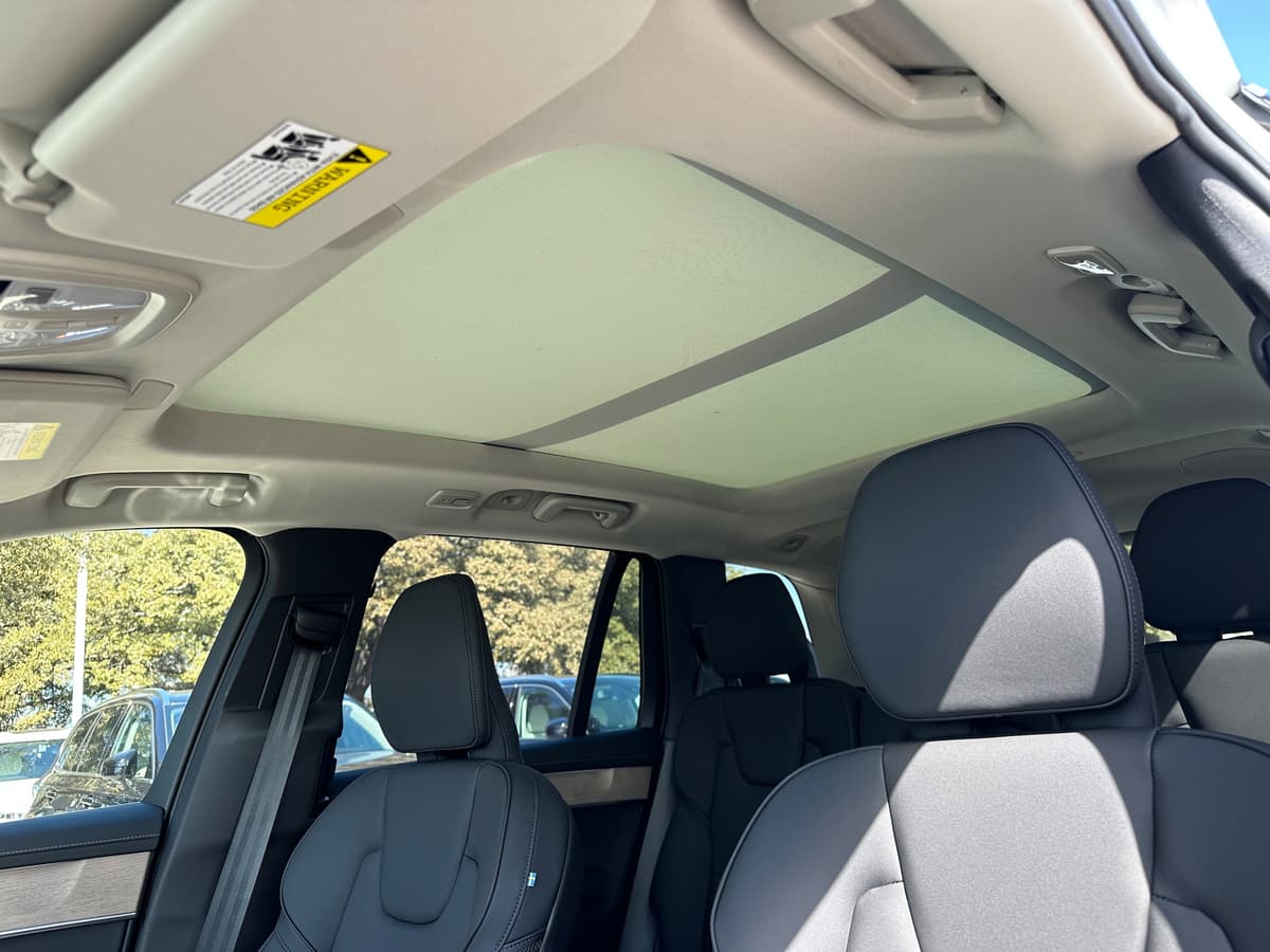 2025 Volvo XC90 plug-in hybrid - Image 18