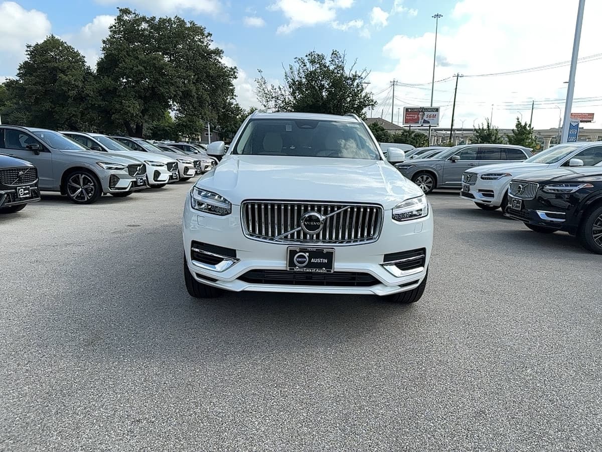 2025 Volvo XC90 plug-in hybrid - Image 9