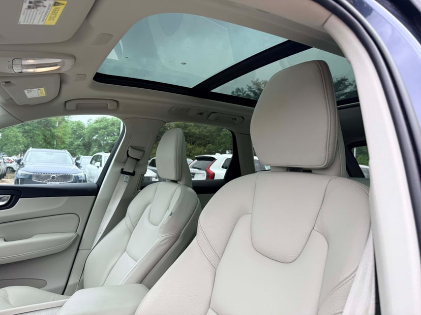 2023 Volvo XC60 - Image 10
