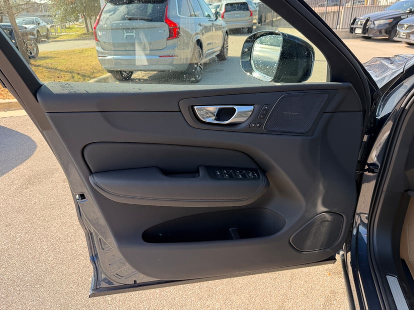 2026 Volvo XC60 - Image 17