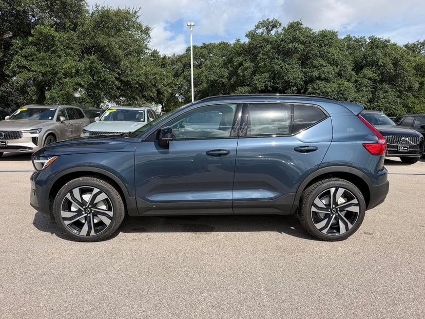 2026 Volvo XC40 - Image 2
