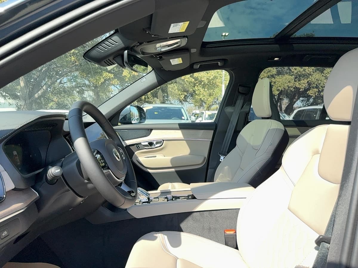2026 Volvo XC90 - Image 11