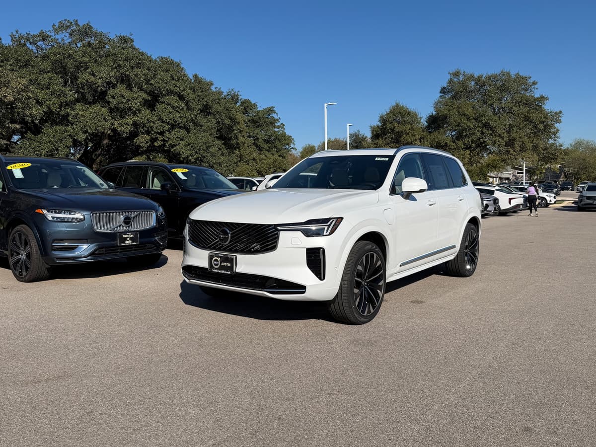 2026 Volvo XC90 plug-in hybrid - Image 2